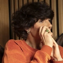 Regulowany pierścionek z zielonymi kryształkami. BOSO PO TRAWNIKU