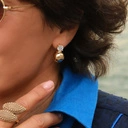 Pozłacane kolczyki w fomie kulki z ozdobnym cyrkonią. LUSTRO ŚWIATŁA