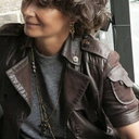 Sztywna złota bransoletka z dwiema kulami khaki. KHAKI NA CIEPŁO