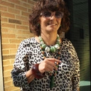 Krótki naszyjnik z zielono-białymi kulami z żywicy. KROK SALSY