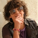 Posrebrzane kolczyki w formie półksiężyców z kryształkami. ISKRZĄCY EREV