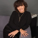 Długi naszyjnik zdobiony perłami i kryształami. BRYZA