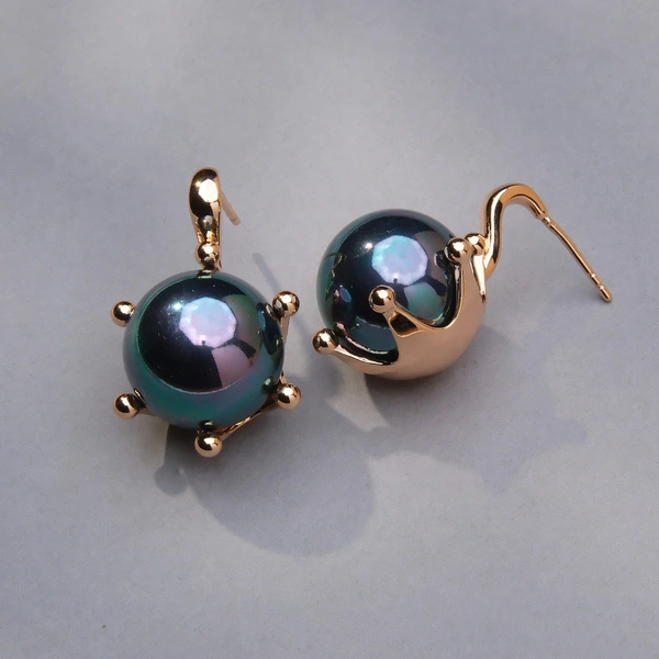 Złocone kolczyki ze szklanymi perłami w zieleni i fiolecie. KOCHAM SŁOŃCE