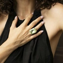 Duży pierścionek regulowany z kryształem i cyrkoniami. PIĘKNOŚĆ