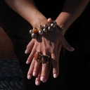 Złocony pierścień z owalnym kamieniem słonecznym. PALONY KARMEL