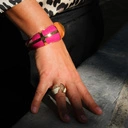 Złocona bransoletka pokryta różową emalią z cyrkoniami. AGNESE