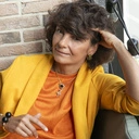 Sztywna, złota bransoletka zdobiona czarnymi kulami. CHANEL TO MAŁO