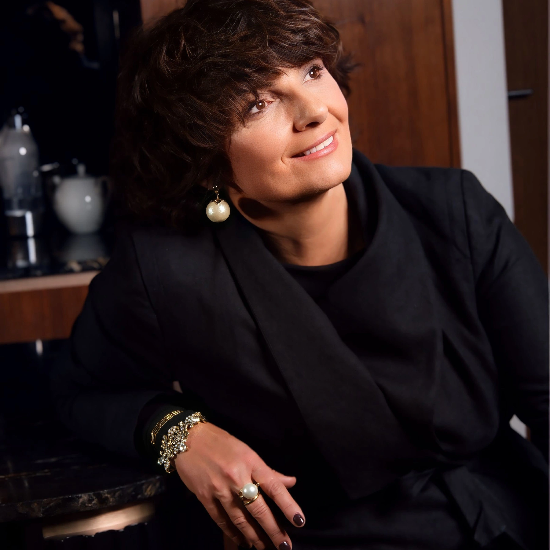 Złoocne kolczyki z zawieszką z dużą perłą bawełnianą. DOJRZAŁE PIĘKNO