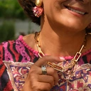 Krótki naszyjnik łańcuch z prostokątnymi ogniwami. KADRY POWIETRZA