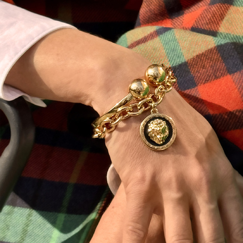 DONATELLA VERSACE. Pulsera con un león negro