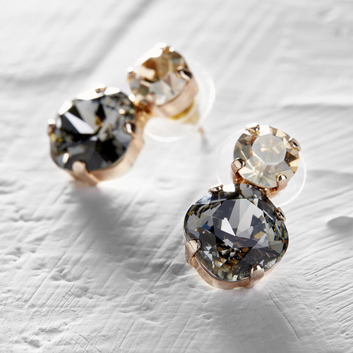 CHATEAU DE BORDEAU. Pendientes tachuelas pequeños en color oro y gris