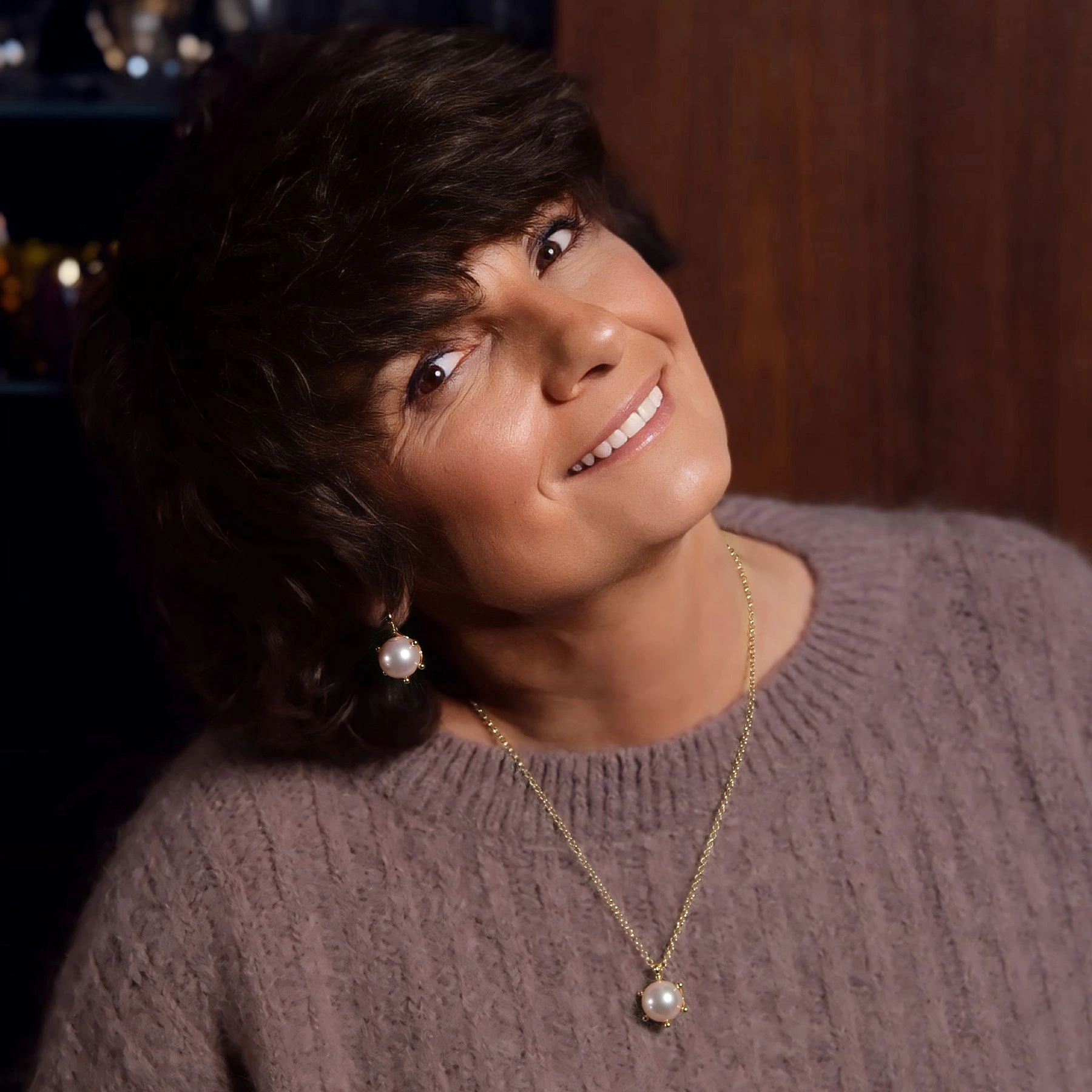 Złocony naszyjnik ze szklaną perłą w delikatnym różu. MORSKIE MARZENIA