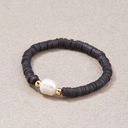 Bransoletka na gumce z czarnych koralików z perłą. LUKRECJA