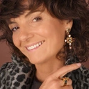 Pozłacane krzyże zdobione brązowymi kryształami. KRÓLOWA BALU