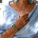 Pozłacany wisiorek z jaśminem emaliowanym na biało. RADOSNA WIOSNA