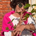 Pozłacane kolczyki z kwiatkiem emaliowanym na zielono. NA ZIELONEJ ŁĄCE