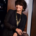 Złocony spiralny pierścionek z perłą i guzikiem. GRACE