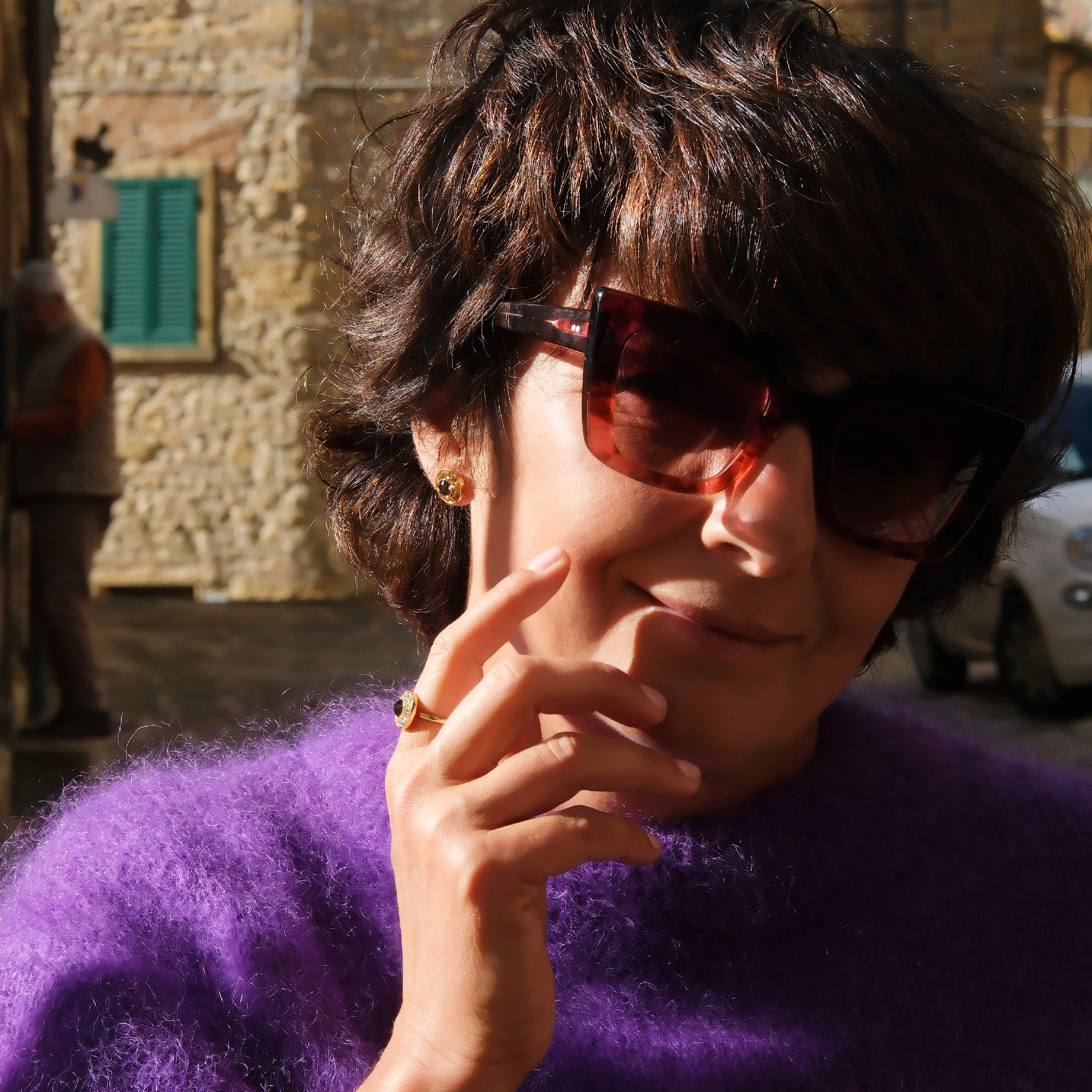 Złocone kolczyki z kryształami w tonach montana i szampana. ZŁOTE ŚWIATŁO