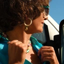 Pozłacane kolczyki z perłami i zawieszką w formie ananasa. SAMBA TROPICANA