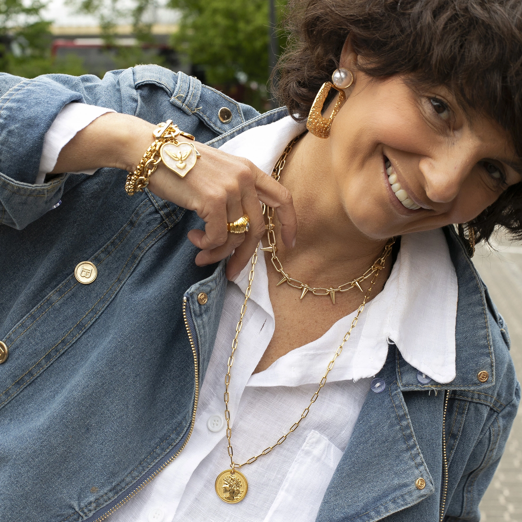 Złocona bransoletka łańcuch z sercem z motywem gołębicy. SERCE NA DŁONI