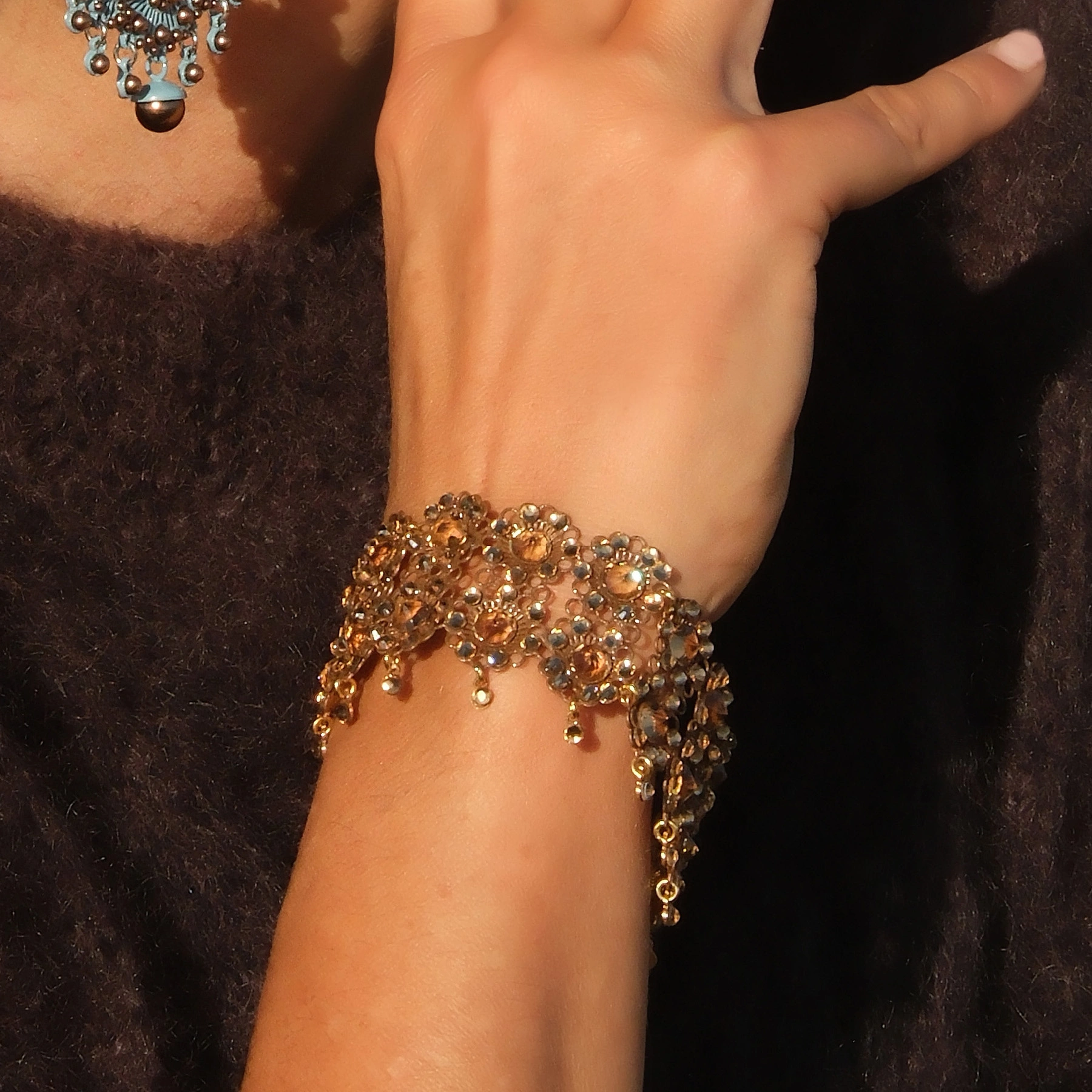 Bransoletka z modułów w ciepłym złocie z kwiatkami. MILLA FIORI