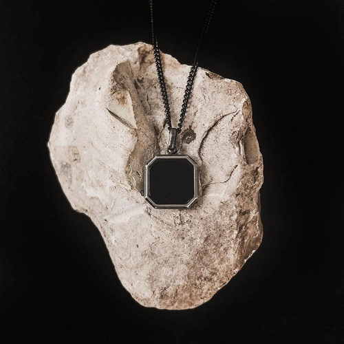 Naszyjnik męski ze stali szlachetnej z czarnym agatemi. AMULET ODWAGI