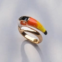 Złocony pierścionek z głową kolorowego tukana. CANTO DEL TUCANO