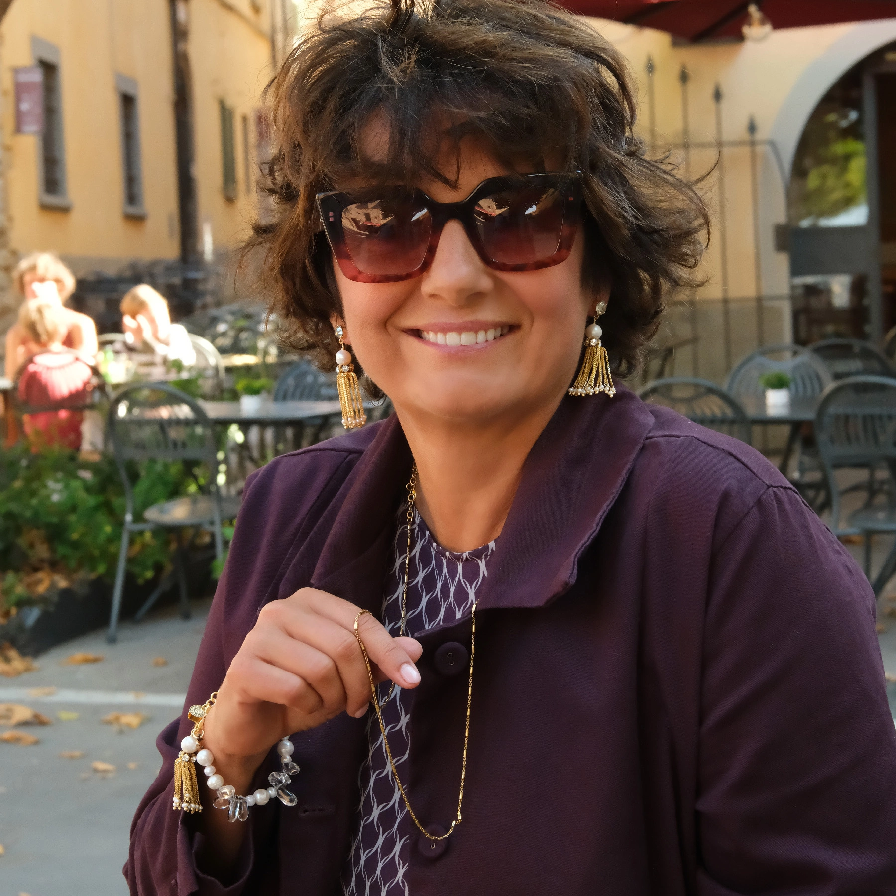 Długi złocony naszyjnik na łańcuszku z ogniw i cylindrów. ROXANNE