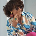 Wiszące kolczyki w kształcie różowych margaretek. ROMANTYCZKA