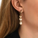 Złocone kolczyki z motywem liści i perłami bawełnianymi. TRZY MUŚNIĘCIA MGŁY