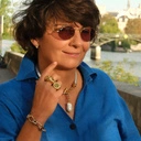 Krótki naszyjnik ze srebrnej ekoskóry z perłą hodowlaną. KSIĘŻYC W SIERPNIU