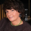 Kolczyki z kwiatem i kroplą z akrylowych płatków. DOTYK ROSY