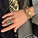 Regulowany pierścień z ciemnoszarym kryształkiem. MAM TO COŚ