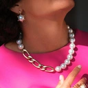 Krótki naszyjnik ze szklanych pereł i złoconego łańcucha. LATO W ŚRODKU ZIMY