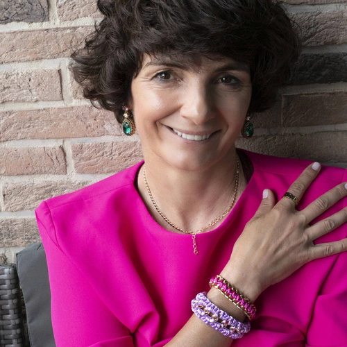 Pozłacane kolczyki z dużymi szmaragdowymi kryształami. KRÓLOWA WIKTORIA