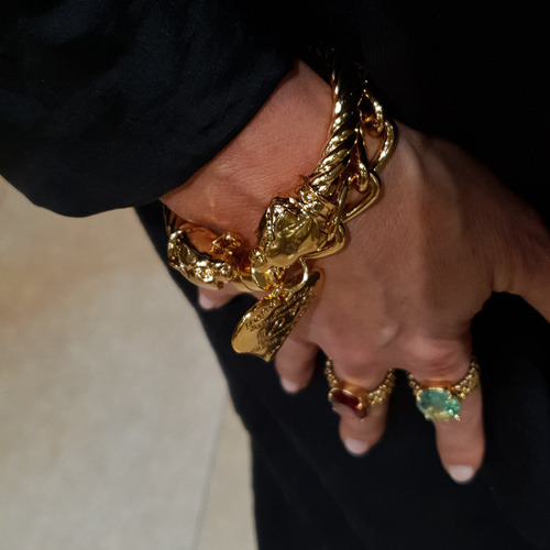 Wiosną soczyście. Pierścionek z oczkiem w bordowym kolorze