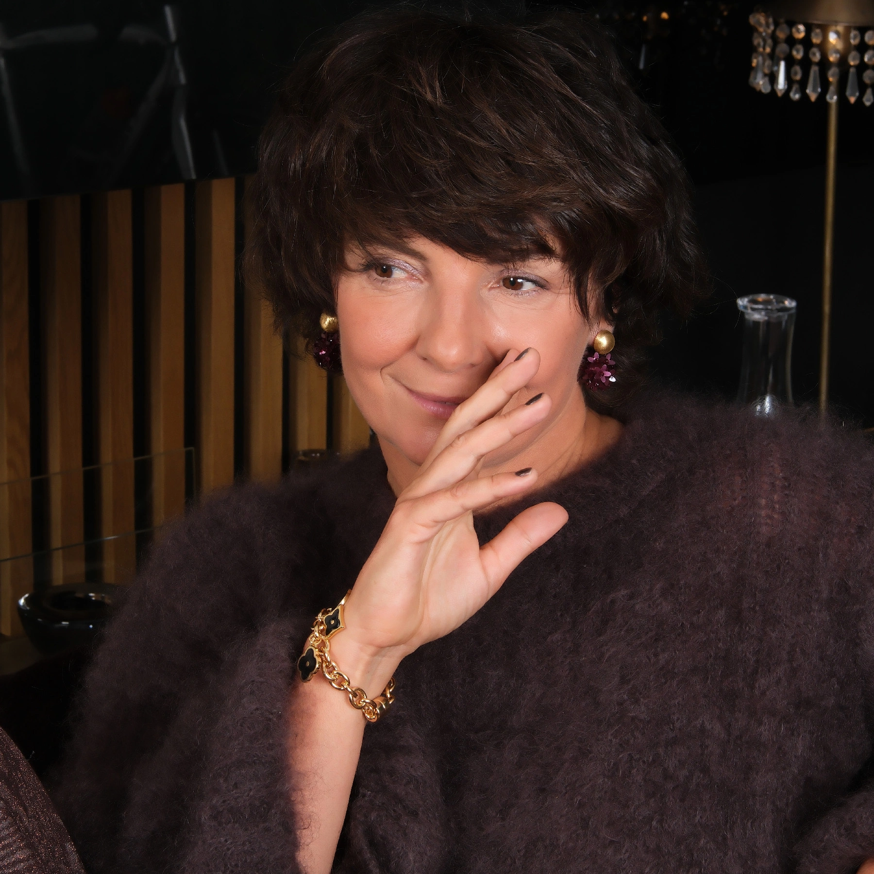 Wiszące kolczyki kule z burgundowymi kwiatkami. ŁYK NAMIĘTNOŚCI