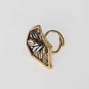 Regulowany pierścionek z ażurowym czarnym dekorem. PRZELOTNY ROMANS