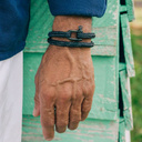 PARA UN HOMBRE CON PASIONES. Pulsera negra con grillete