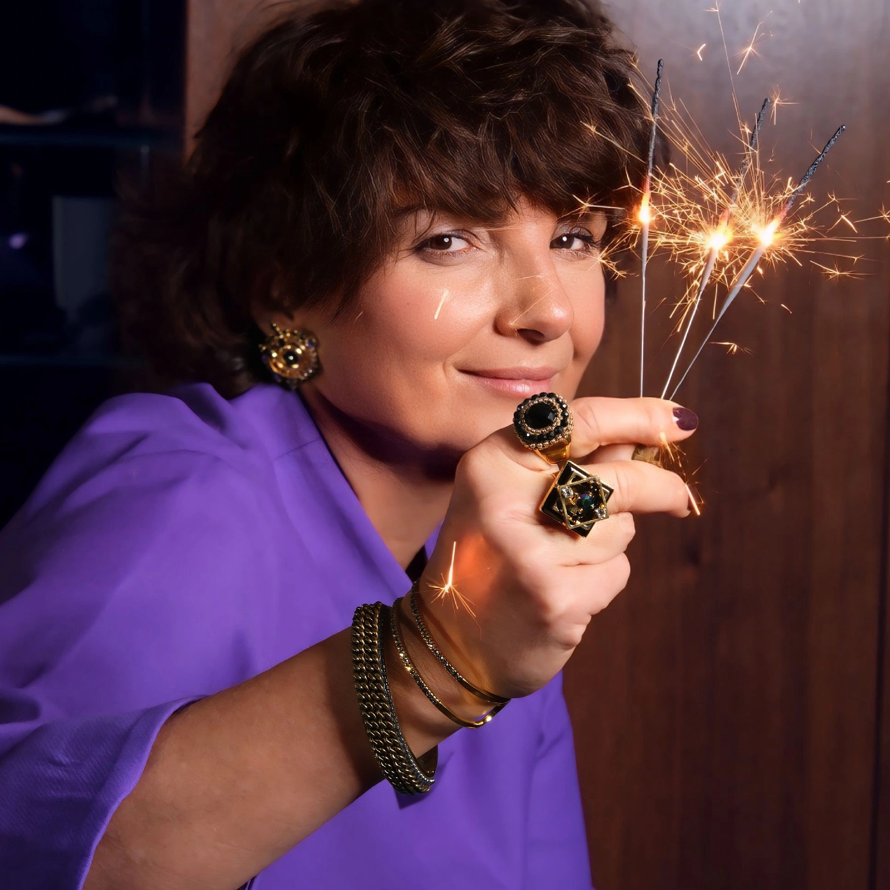 Złocone kolczyki z czarnymi hematytami i kryształami. DWA SŁOŃCA