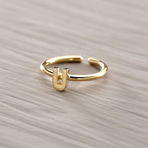 U - Ulka. Pierścionek z literką U