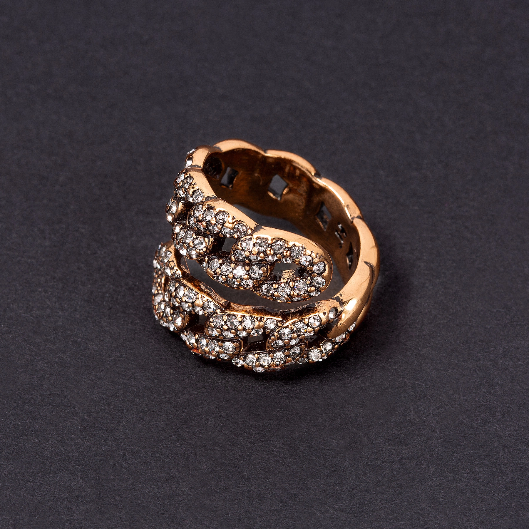 Złocony pierścionek z ogniwami wysadzanymi kryształkami. SEKRETNY OGRÓD