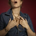 Piękny naszyjnik z listkami, kwiatem i zawieszkami. NOWY ŚWIAT