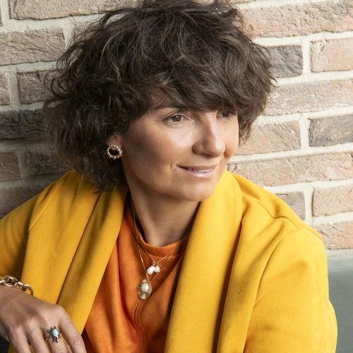 Drobne kolczyki z pozłacanymi kulkami i perłami. UROCZE KÓŁECZKA