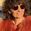 Krótki naszyjnik z dużych pereł w ciepłym odcieniu. W STYLU LAT 20-TYCH