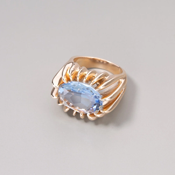 Pozłacany pierścionek z kryształem w kolorze nieba. LATO MILANO
