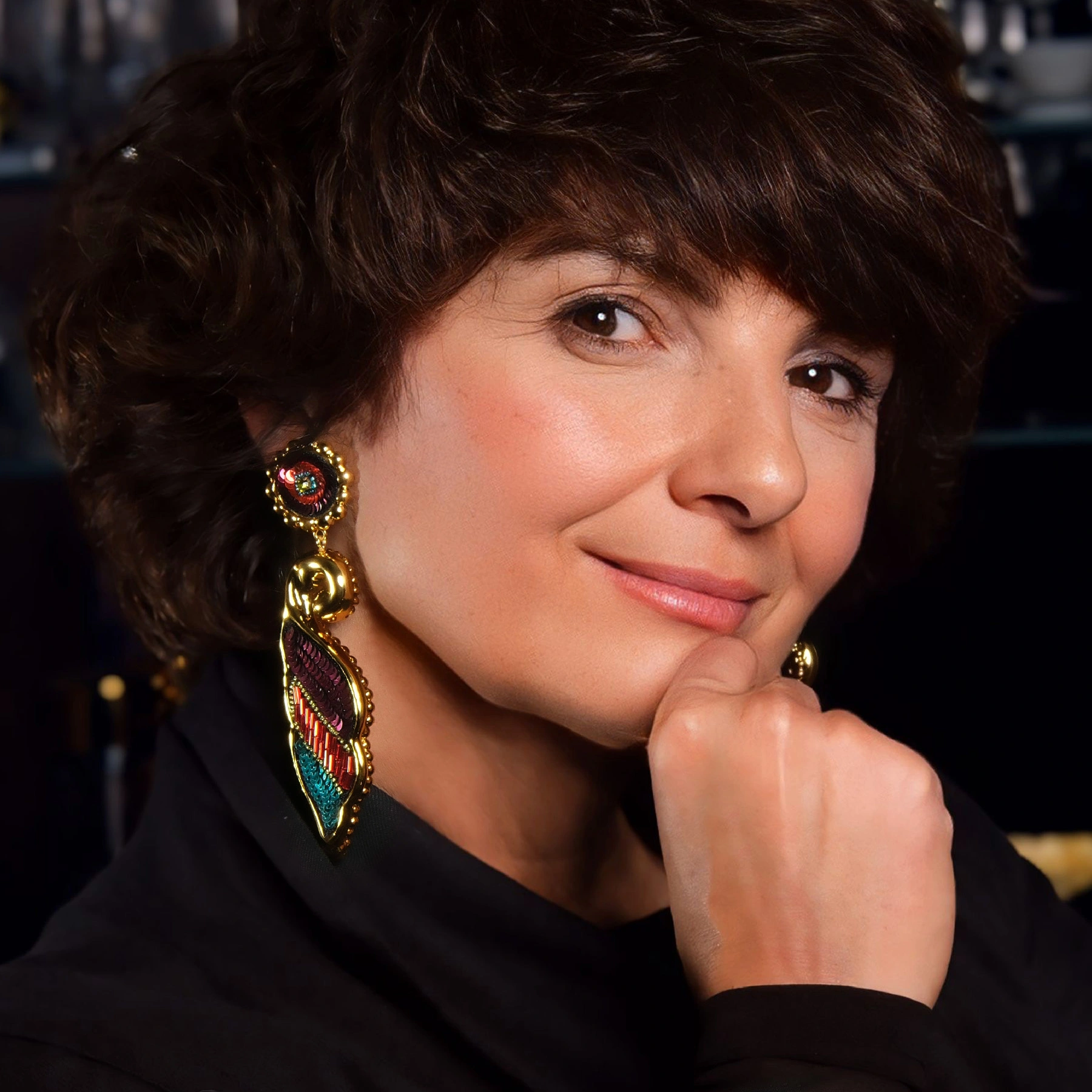 Złocone klipsy z rozetą i muszlą z cekinami i koralikami. OCEAN NAMIĘTNOŚCI