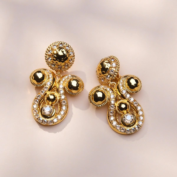 Pozłacane klipsy w formie kropli zdobione kryształkami. KROPLE ŚWIATŁA