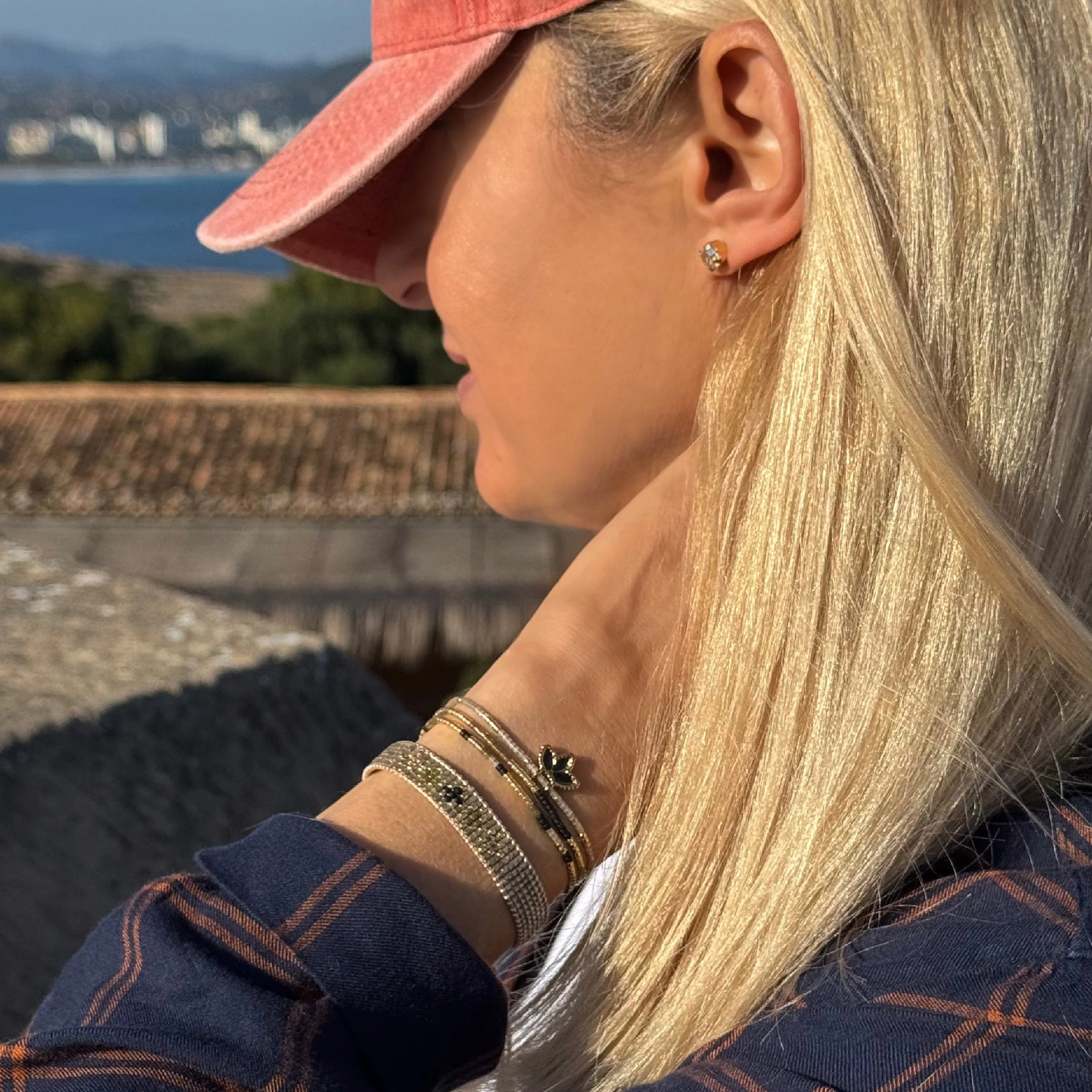 Bransoletka z paciorków Miyuki z ozdobną zawieszką. TULIPE NOIR