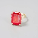 Pozłacany lekki pierścień z czerwonym kryształem. GIULIETTA